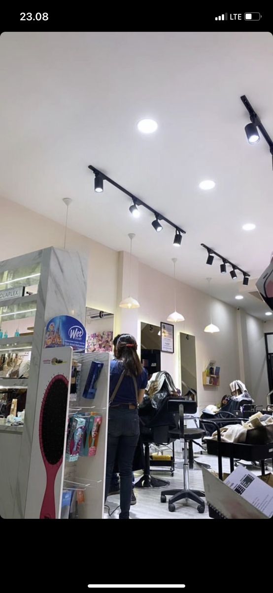 Cahaya di Setiap Rambut: AMORE SALON, Tempat Bersinar di Tengah Kehidupan Cilacap